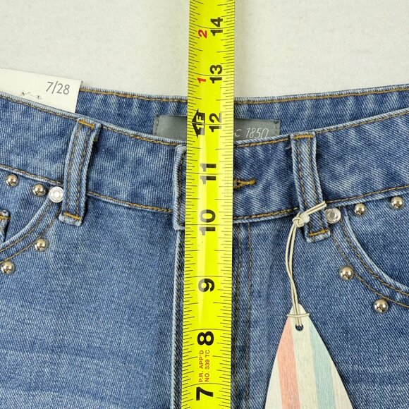 Cali 1850 Women's Frayed Hem Studded Blue Denim Shorts Size 7/28 NWT - Picture 10 of 12